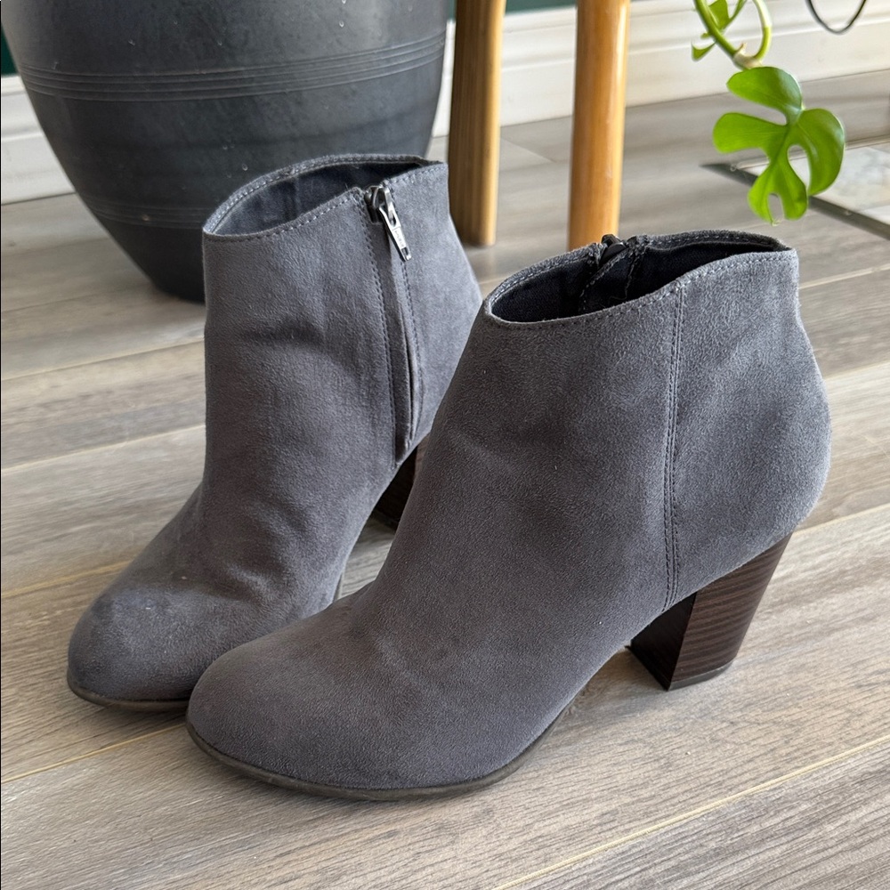 Old Navy Heeled Bootie, Size 8